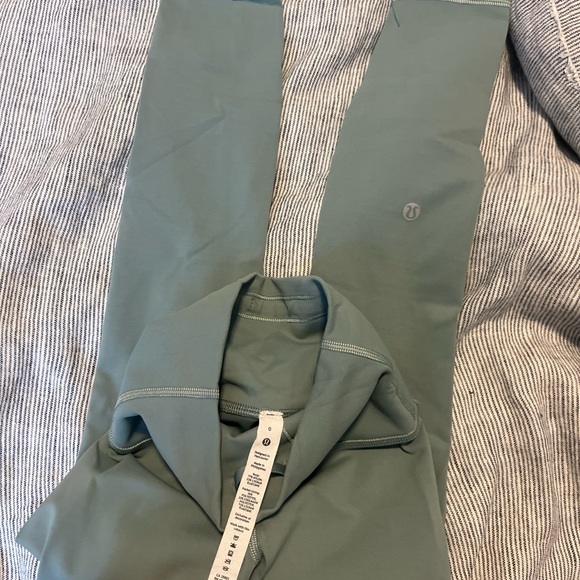 Lululemon teal leggings - Picture 2 of 3